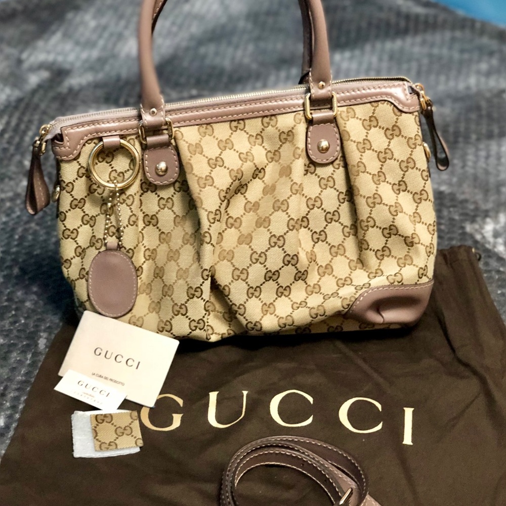 Authentic Gucci hand bag/cross body bag. #gucci